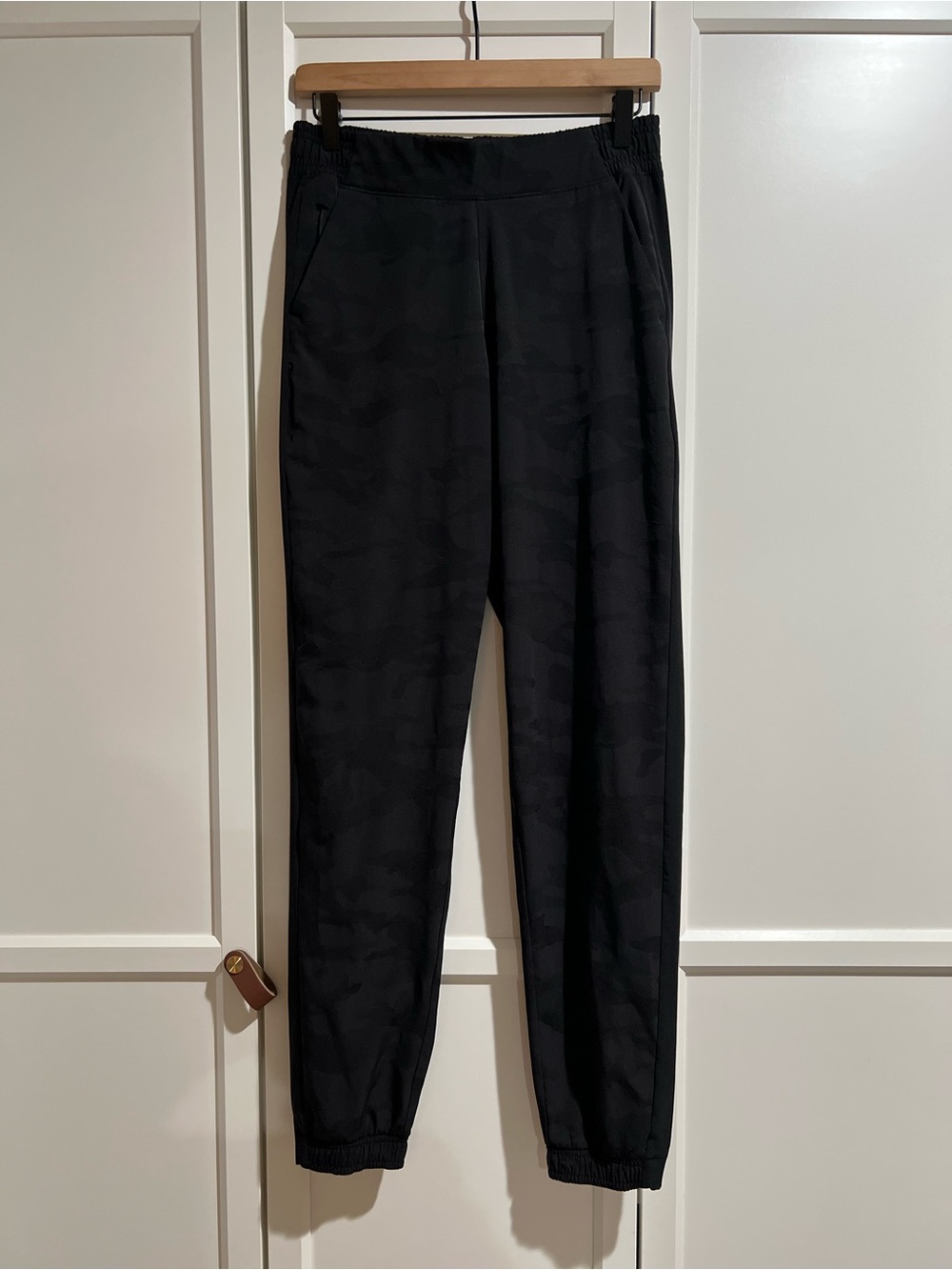 Athleta Black Pull-On Brooklyn Jogger Pants in Black Camo
